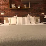 Cozy Central Apartment
